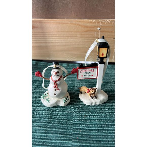 2 Thomas Kinkade 2001 Mini Xmas Ornaments Snowman and Xmas Lamp post with cat - Picture 1 of 8